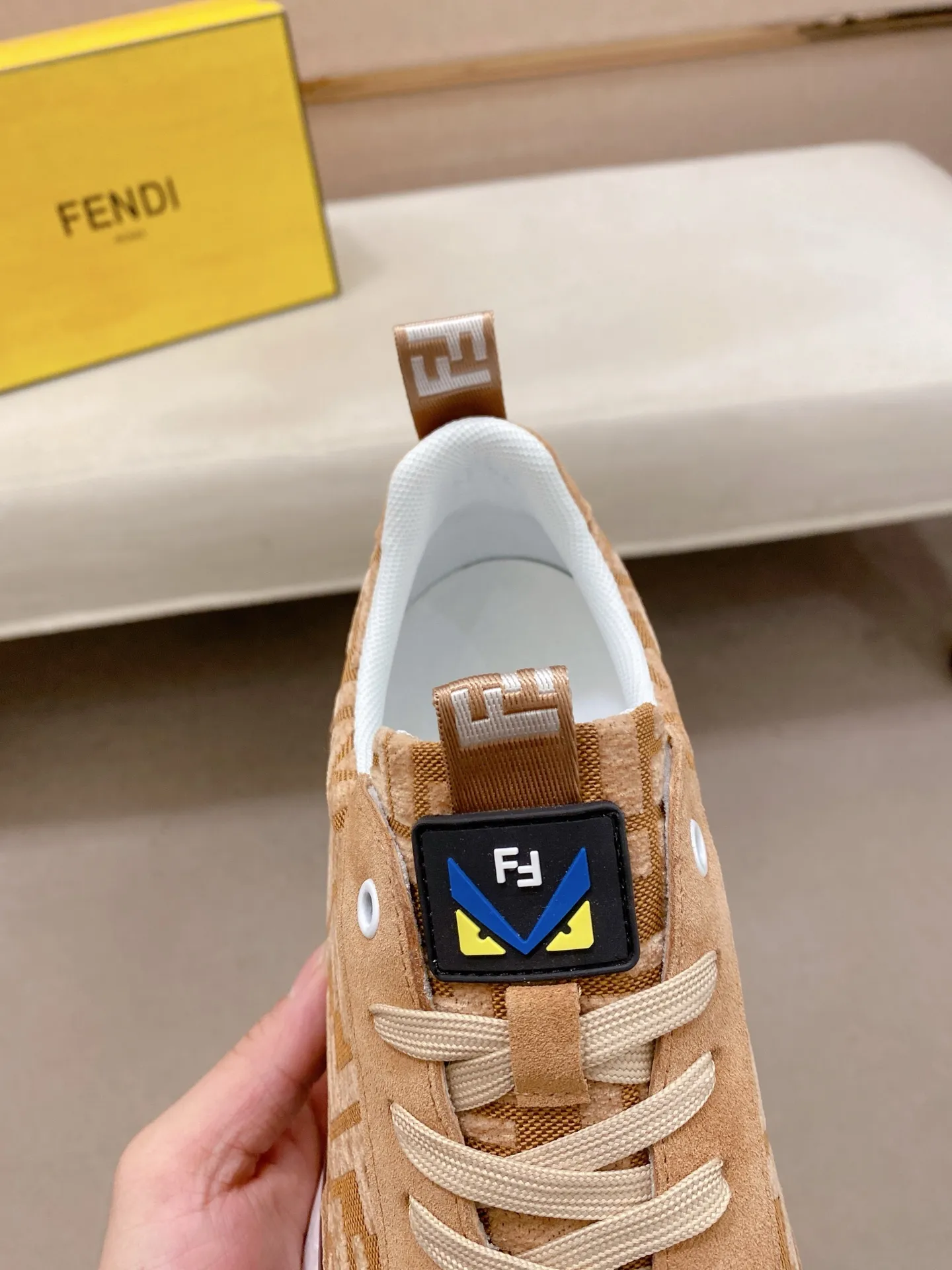 Factory price 442💰 (fendi) New high-top 👊🏻 upper 🇮🇹 imported cowhide fabric 🇩🇪 imported breathable mesh lining. The original outsole is molded to highlight the identity of every man, and the upper foot is elegant and stable🚶🏻🚶🏻The high-end custom counters reproduce the original version📯No matter the wind or rain, the shoe last remains unchanged and can withstand the verification of time🔍️,🔵 Size: 38-44